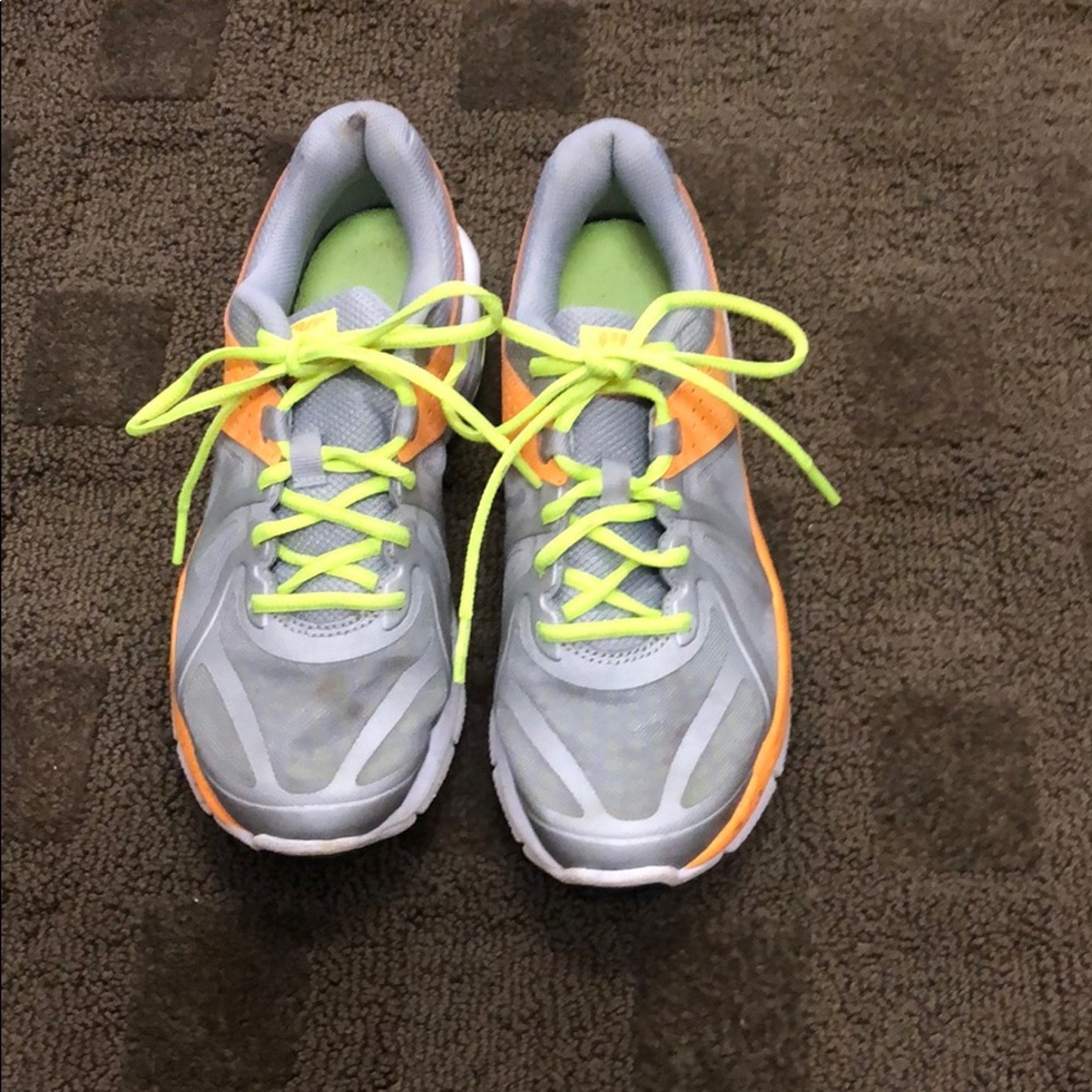 Nike tennis shoes